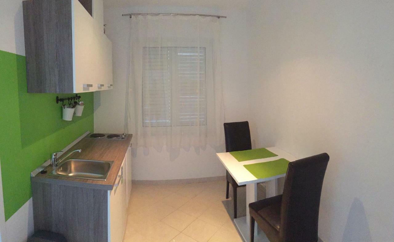 Apartmani Irena Jezevac Krk Island Exterior photo